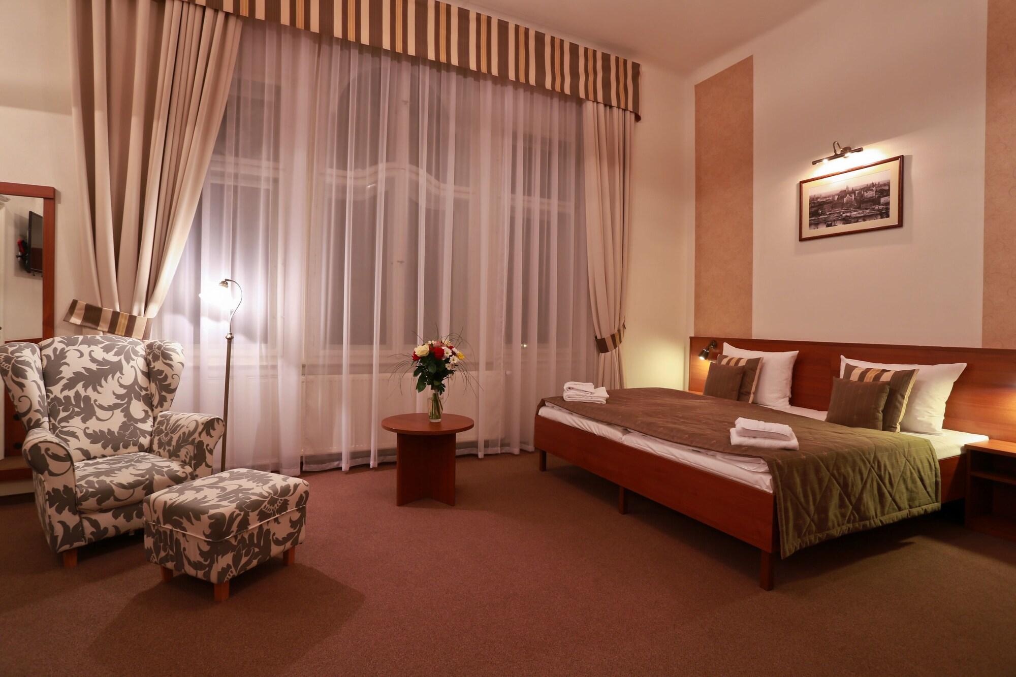 Hotel Svaty Jan Прага Экстерьер фото